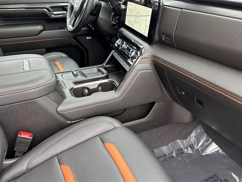 Used 2024 GMC Sierra 2500 AT4 w/ AT4 Premium Plus Package image 19