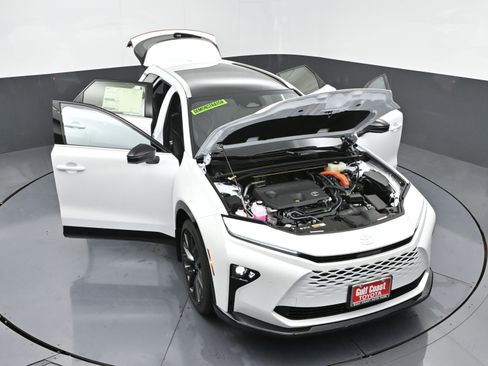 New 2025 Toyota Crown Signia image 41