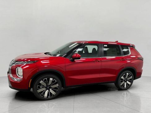 New 2025 Mitsubishi Outlander SE image 8
