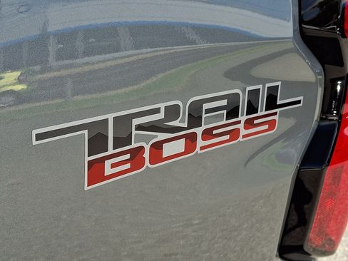 Used 2026 Chevrolet Colorado Trail Boss AWD/4WD image 31