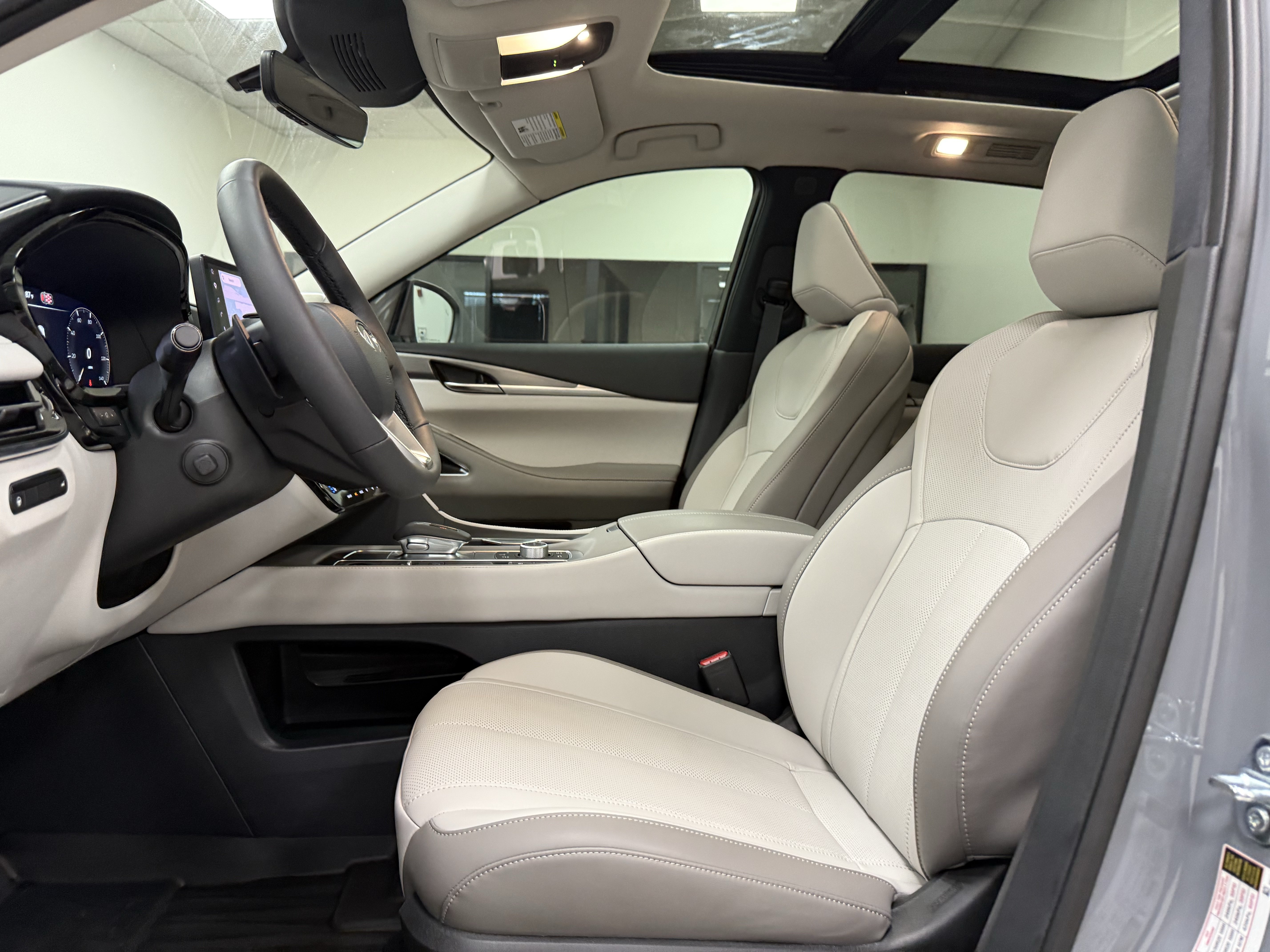 Certified 2027 INFINITI QX60 Luxe w/ Cargo Package FWD image 13