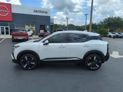Certified 2025 Nissan Kicks SR FWD image 11