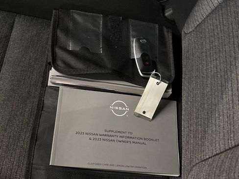 Used 2023 Nissan Rogue SV image 9
