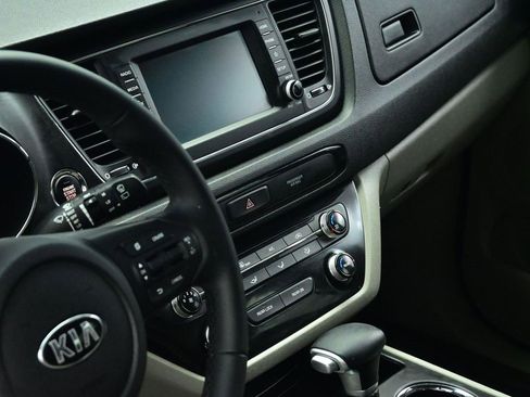 Used 2020 Kia Sedona EX image 18