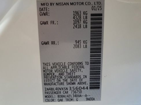 Used 2025 Nissan Altima 2.5 SV FWD image 33