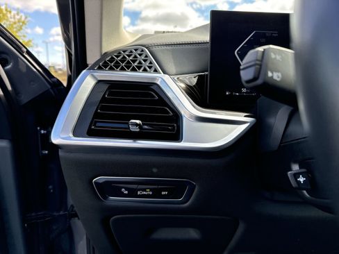 Used 2025 BMW X7 xDrive40i image 14