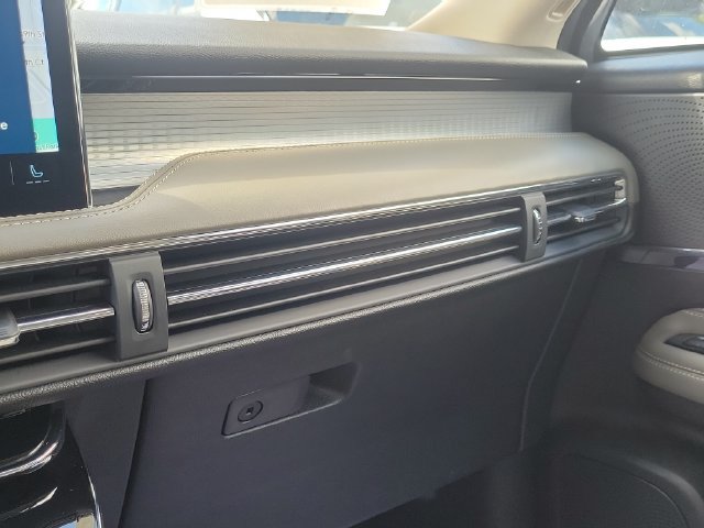 Certified 2024 Lincoln Corsair FWD image 31