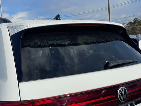 Certified 2025 Volkswagen Atlas Peak Edition SE image 33