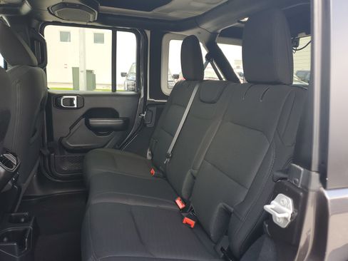 Used 2020 Jeep Wrangler Unlimited Sport image 12