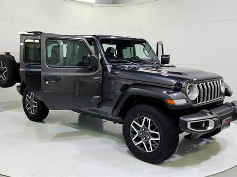 Used 2025 Jeep Wrangler Unlimited Sahara AWD/4WD image 29