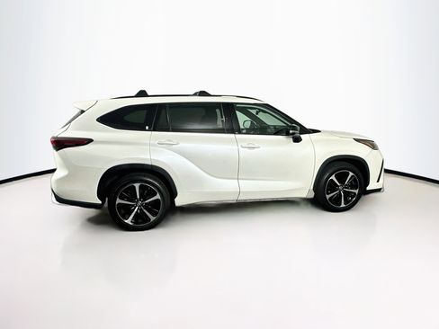 Used 2021 Toyota Highlander XSE AWD/4WD image 10