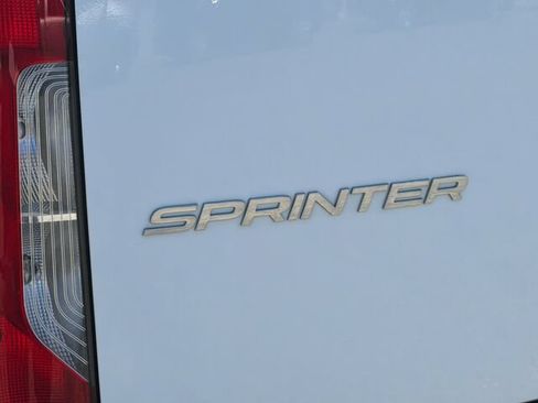 Used 2021 Mercedes-Benz Sprinter 2500 image 33