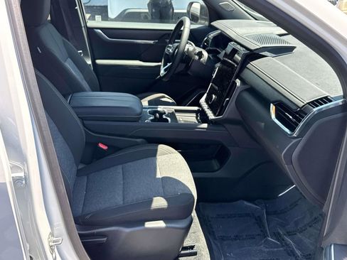 Used 2025 GMC Acadia Elevation FWD image 11