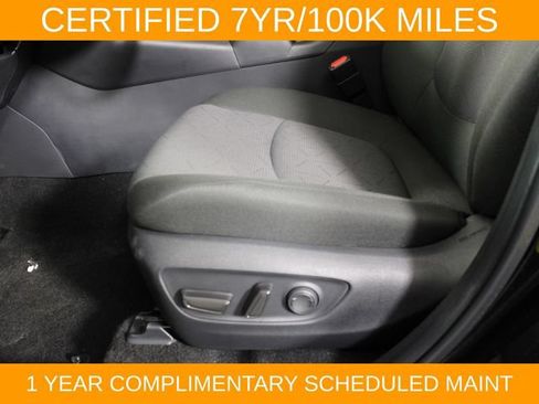 Used 2025 Toyota RAV4 XLE AWD/4WD image 17