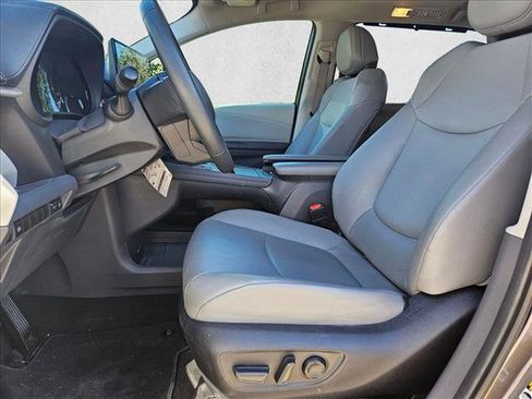 Used 2023 Toyota Sienna XLE image 17
