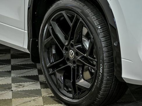 New 2026 Volkswagen Tiguan SE R-Line image 3