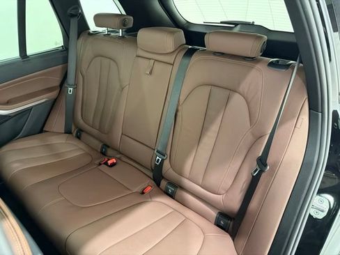 Used 2022 BMW X5 xDrive40i w/ M Sport Package AWD/4WD image 16