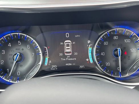 Used 2025 Chrysler Pacifica Limited FWD image 44