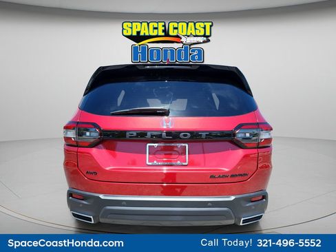 Certified 2025 Honda Pilot Black Edition image 4