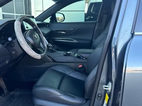 Used 2022 Toyota Venza XLE AWD/4WD image 5