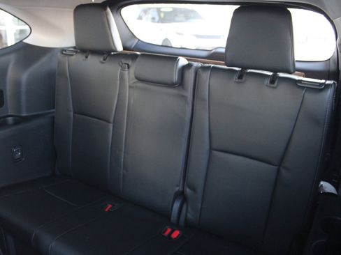 Used 2025 Toyota Highlander Platinum image 22