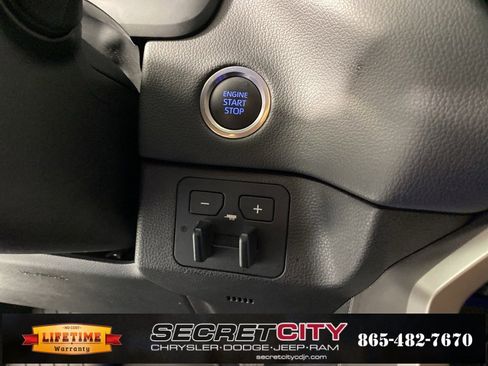 Used 2024 Toyota Tundra Limited image 17