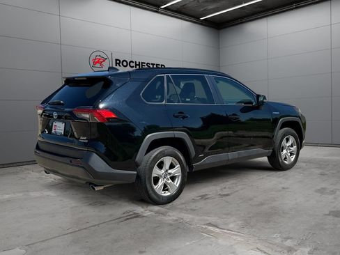 Used 2020 Toyota RAV4 XLE w/ All Weather Liner Package AWD/4WD image 5