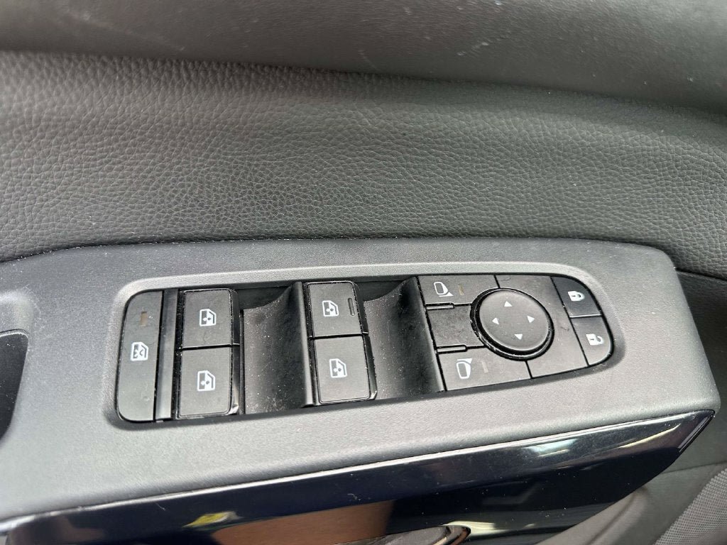Certified 2025 Nissan Pathfinder SV AWD/4WD image 34