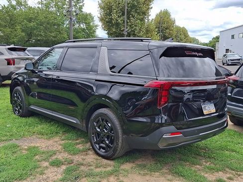 Used 2027 Kia Carnival SX w/ Dark Edition Package FWD image 4