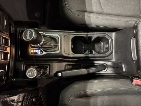 Used 2020 Jeep Wrangler Unlimited Sahara image 18