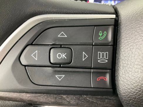 Used 2023 Jeep Grand Cherokee 4WD 4xe w/ Luxury Tech Group II image 17