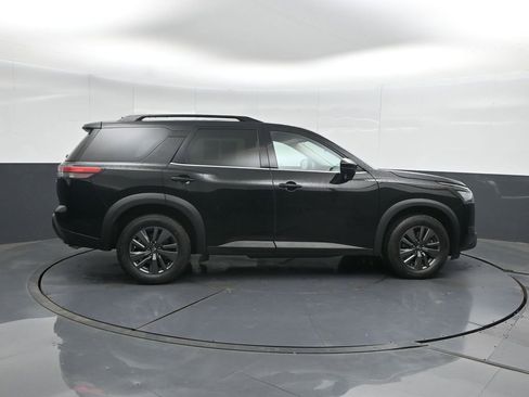 Used 2024 Nissan Pathfinder SV AWD/4WD image 3