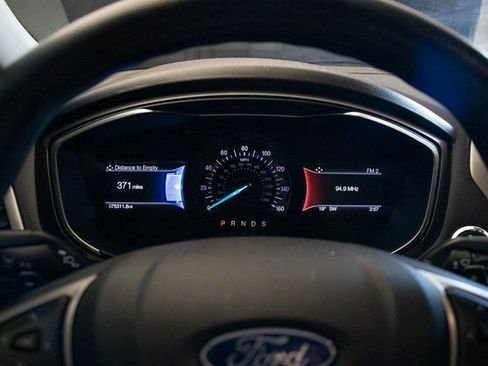 Used 2020 Ford Fusion SE image 28