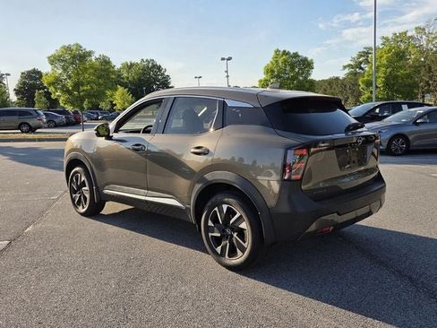 Used 2025 Nissan Kicks SR w/ Illumination Package FWD image 4