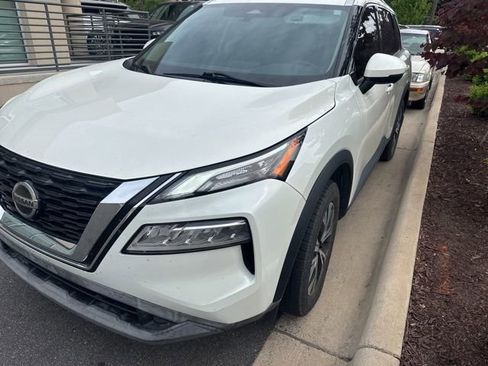 Used 2021 Nissan Rogue SV w/ Premium Package FWD image 3