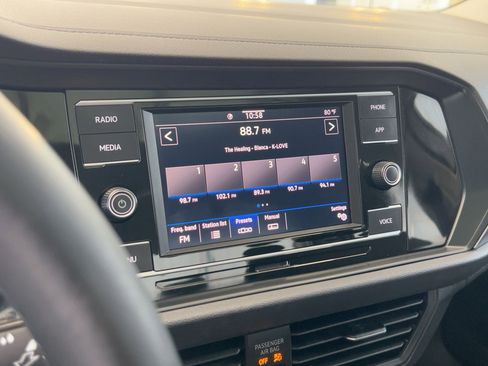 Certified 2024 Volkswagen Jetta SE image 29