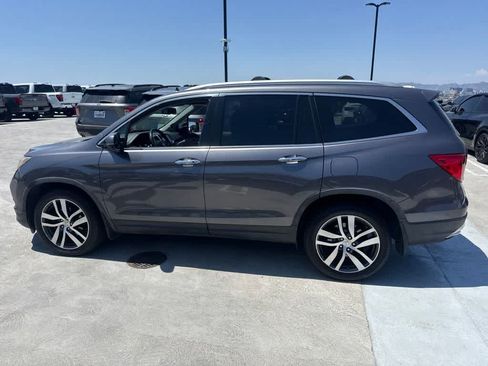 Used 2018 Honda Pilot Touring image 2