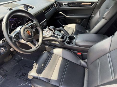 Used 2021 Porsche Cayenne AWD/4WD image 5