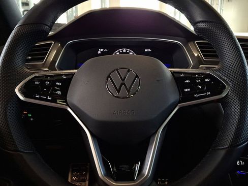 Used 2024 Volkswagen Tiguan SE R-Line image 21