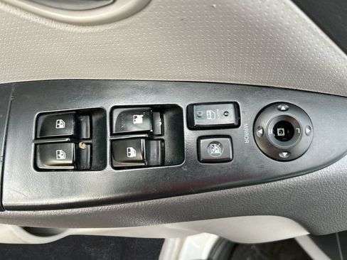 Used 2010 Hyundai Elantra SE FWD image 12