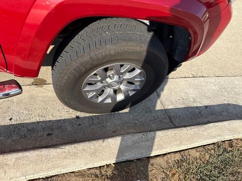 Used 2019 Toyota Tacoma SR5 RWD image 12