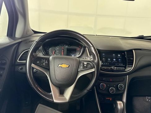 Used 2019 Chevrolet Trax LT w/ LT Convenience Package FWD image 25