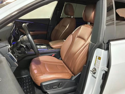 Used 2019 Audi Q8 Prestige w/ Year 1 Package image 6