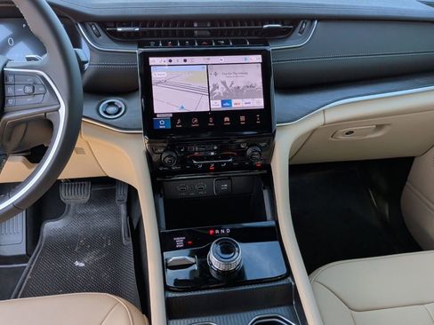 New 2025 Jeep Grand Cherokee Limited image 22