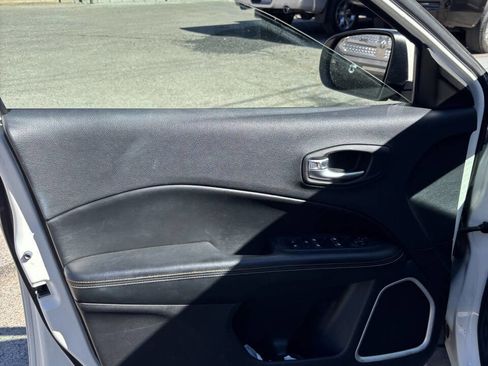 Used 2019 Jeep Compass Sport image 5