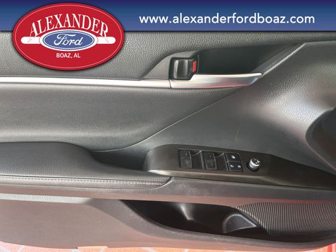 Used 2021 Toyota Camry XSE image 10