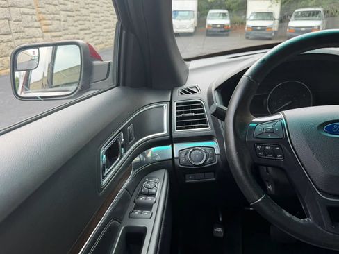 Used 2017 Ford Explorer Limited FWD image 19