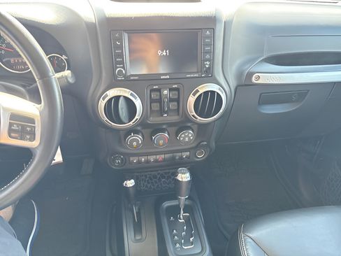 Used 2017 Jeep Wrangler Unlimited Rubicon AWD/4WD image 21