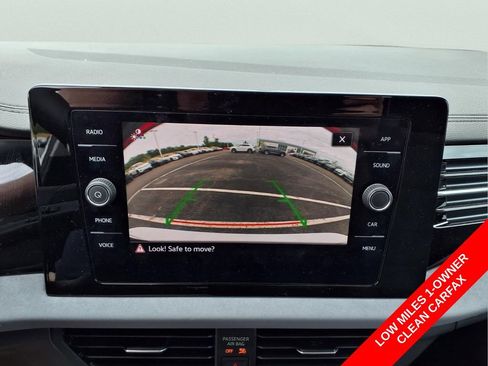 Used 2025 Volkswagen Jetta SE w/ Sunroof Package FWD image 15