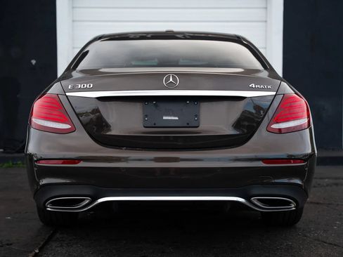 Used 2017 Mercedes-Benz E 300 4MATIC image 5